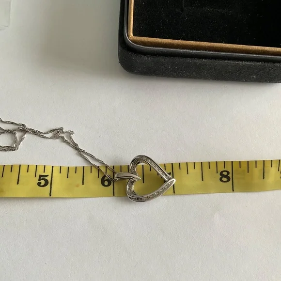 10k Solid goldHeart Necklace - Picture 8 of 10